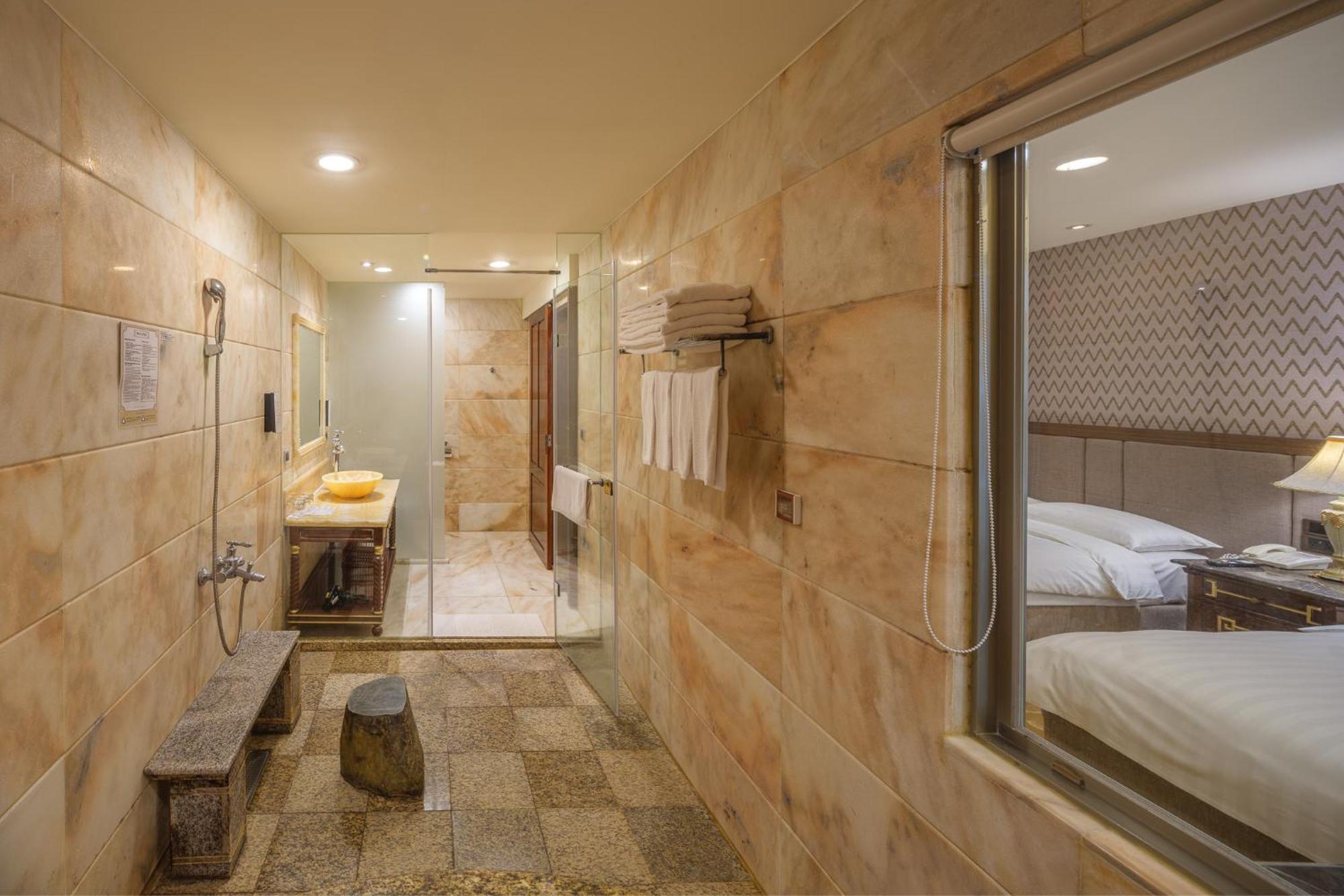 Grand Pleasure Spring Hotel Taipei Exterior photo